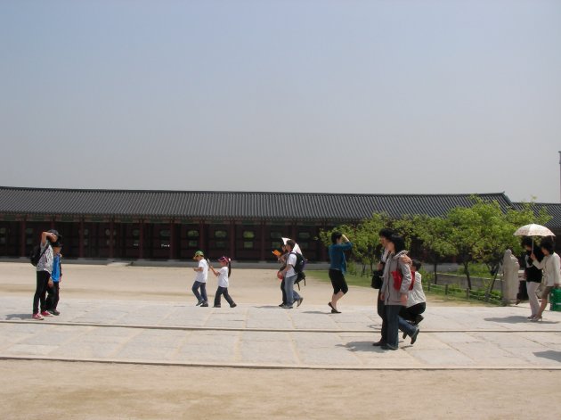 永済橋を渡った後の風景